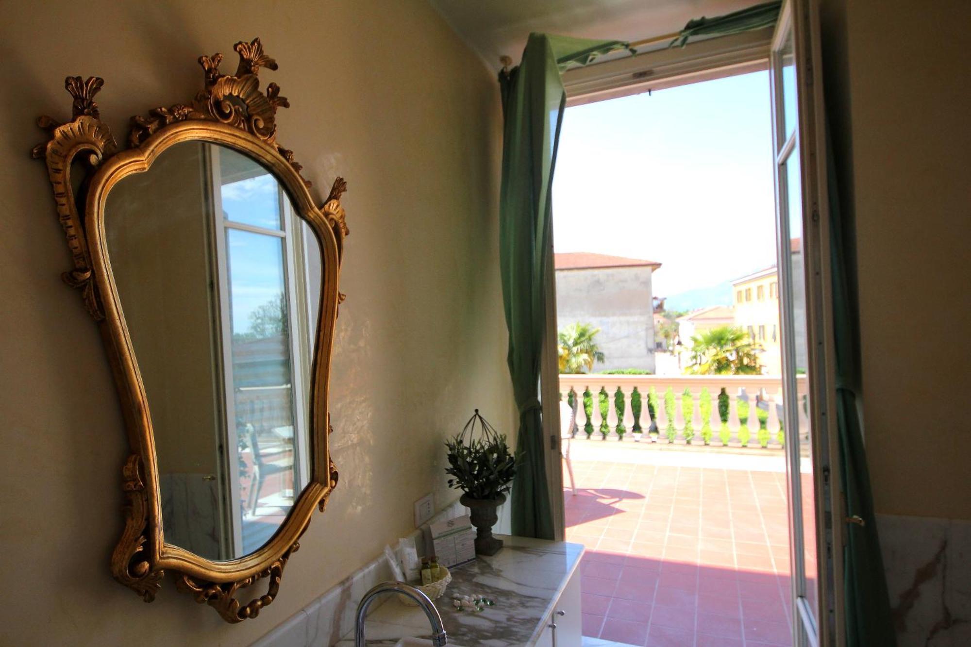 B&B La Sosta Degli Artisti Пьетразанта Экстерьер фото